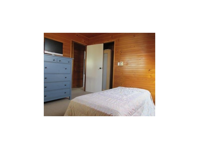 21 Coondooroopa Drive, Macleay Island QLD 4184