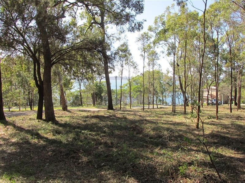 16 Ray Street, Macleay Island QLD 4184