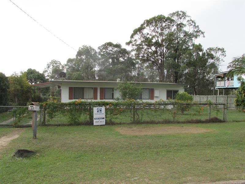 17 Hamilton Parade, Macleay Island QLD 4184