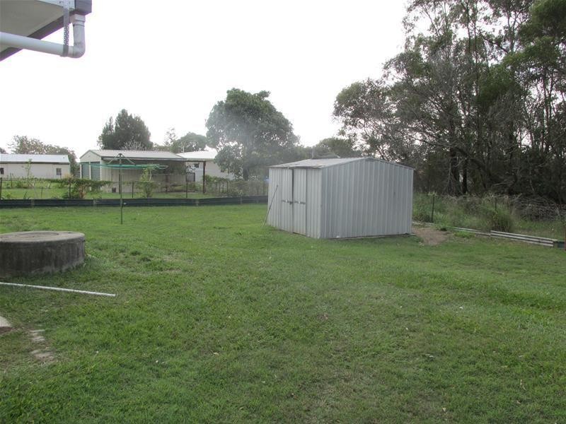 17 Hamilton Parade, Macleay Island QLD 4184