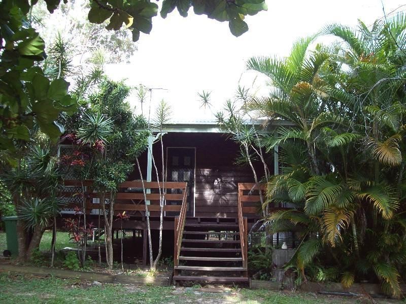 10 Coast Road, Macleay Island QLD 4184