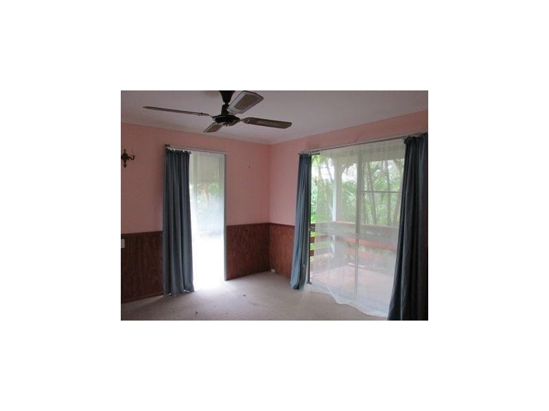 10 Coast Road, Macleay Island QLD 4184