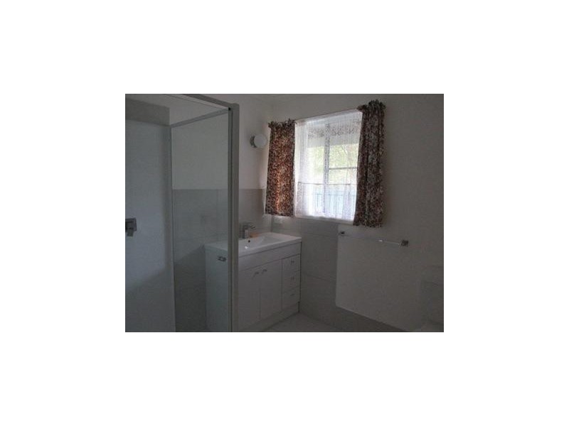 10 Coast Road, Macleay Island QLD 4184