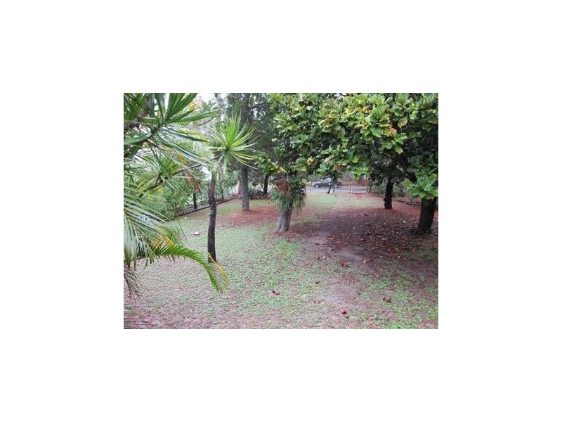 10 Coast Road, Macleay Island QLD 4184