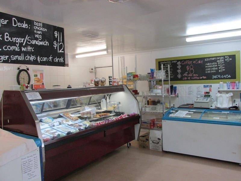 SHOP 2/EMERALD ISLE  High Central Road, Macleay Island QLD 4184