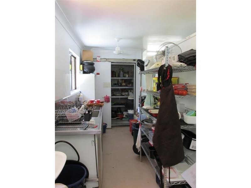 SHOP 2/EMERALD ISLE  High Central Road, Macleay Island QLD 4184