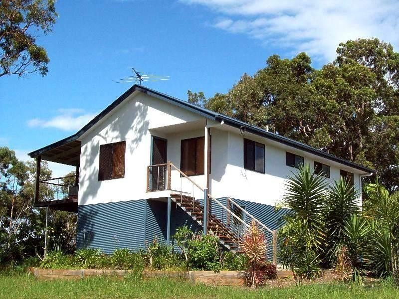 36 Blue Water Crescent, Macleay Island QLD 4184