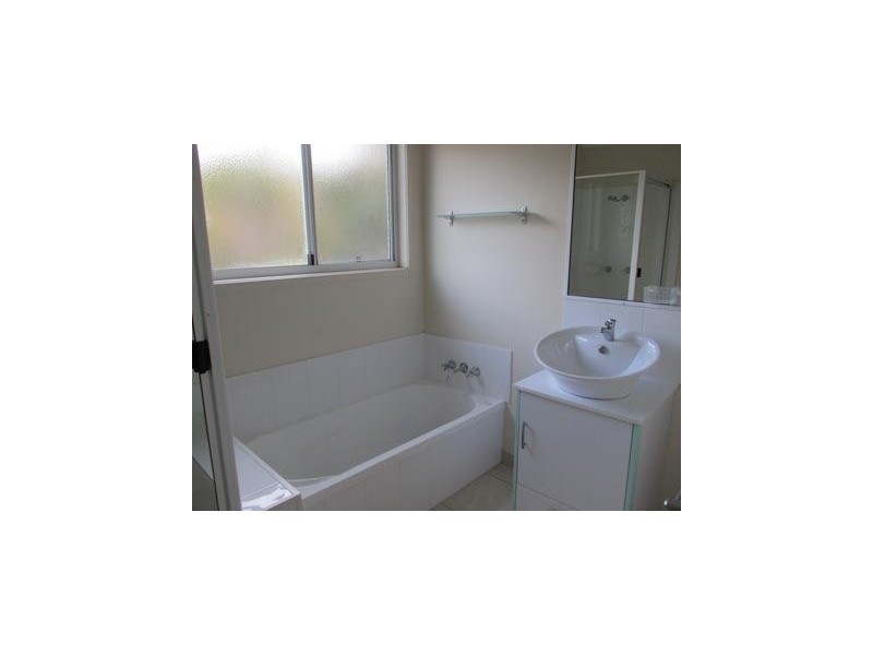 33 Scarborough Terrace, Macleay Island QLD 4184