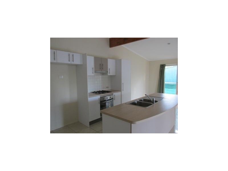 33 Scarborough Terrace, Macleay Island QLD 4184