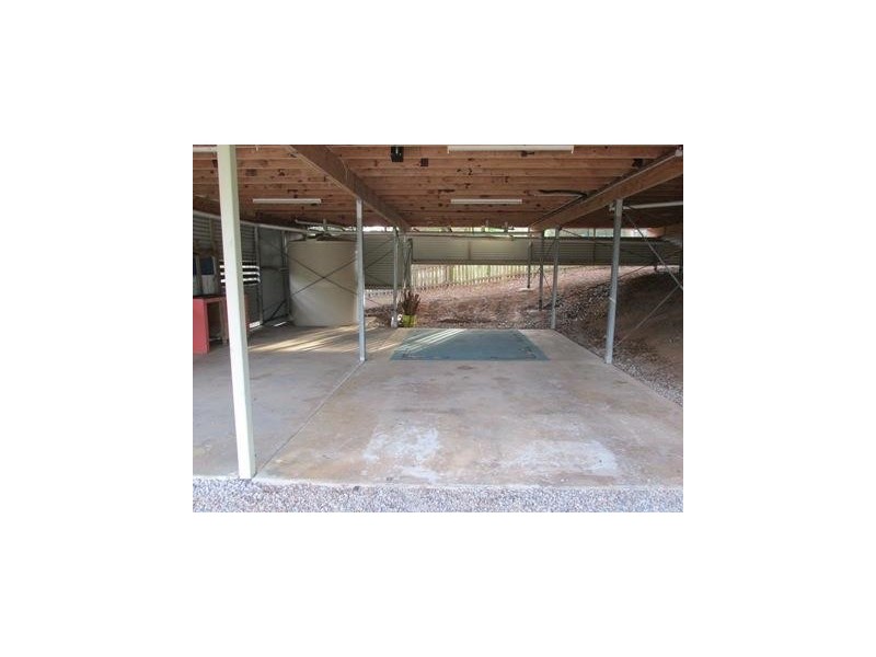 33 Scarborough Terrace, Macleay Island QLD 4184