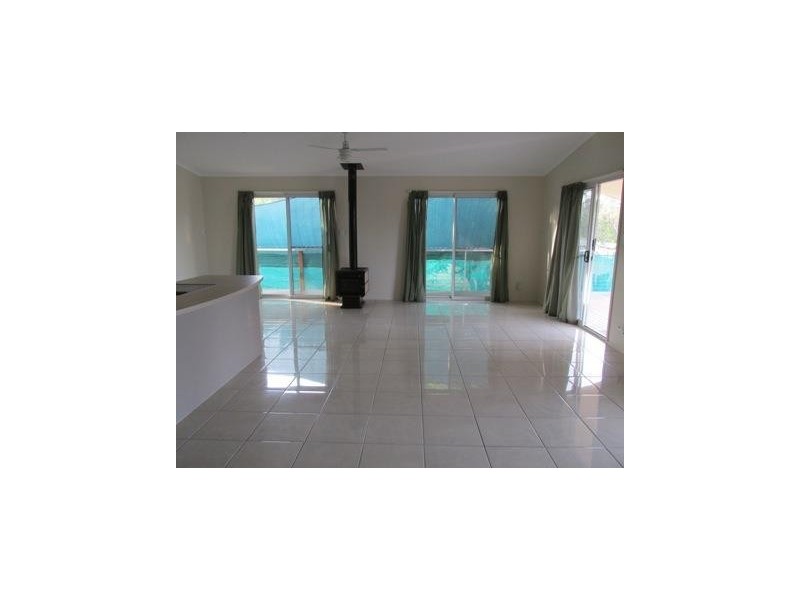 33 Scarborough Terrace, Macleay Island QLD 4184