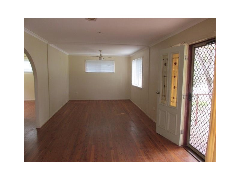 10 Hamilton Parade, Macleay Island QLD 4184