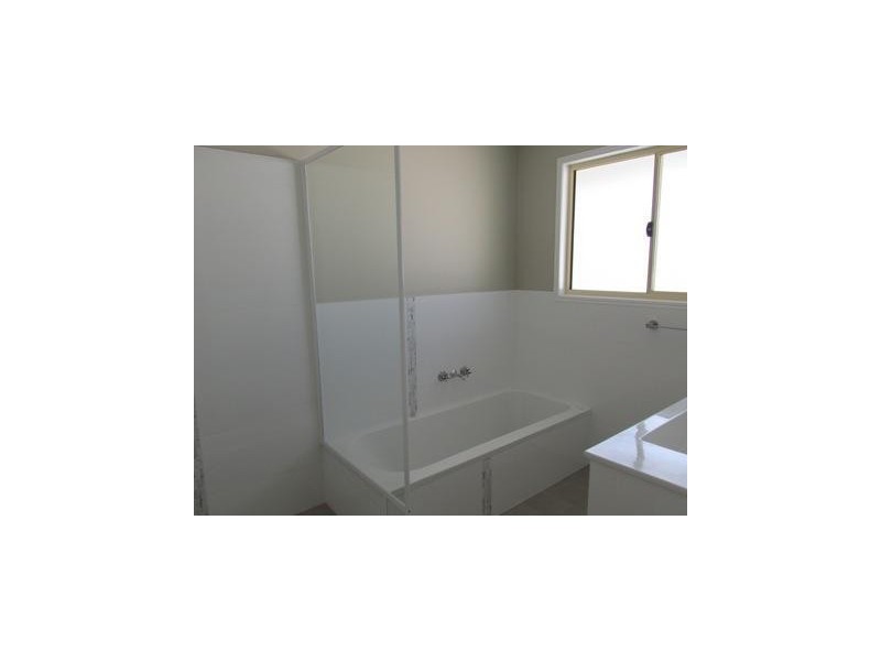 38 Crest Haven, Lamb Island QLD 4184