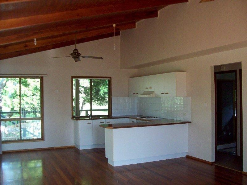 42 Blue Water Crescent, Macleay Island QLD 4184