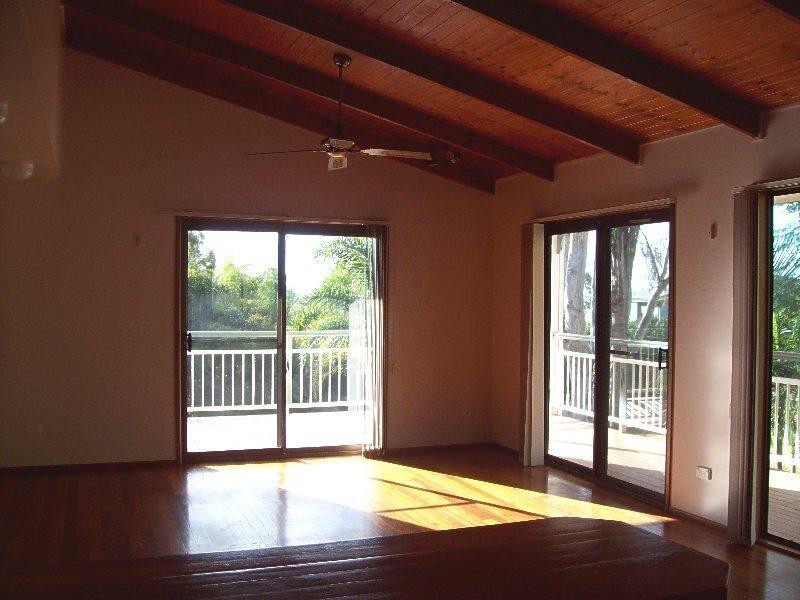 42 Blue Water Crescent, Macleay Island QLD 4184