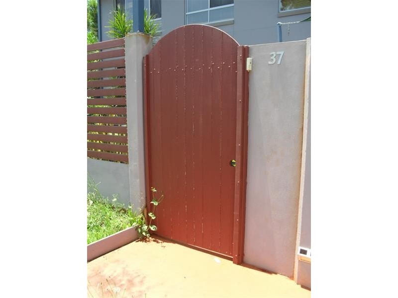 37 Western Road, Macleay Island QLD 4184