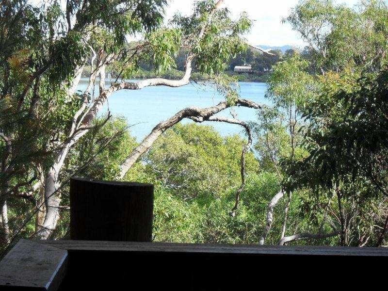 28 Calm Waters Crescent, Macleay Island QLD 4184