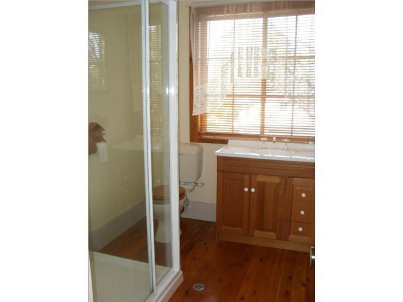 28 Calm Waters Crescent, Macleay Island QLD 4184