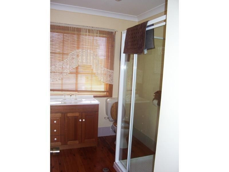 28 Calm Waters Crescent, Macleay Island QLD 4184