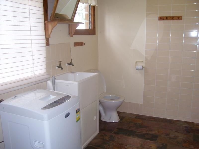 28 Calm Waters Crescent, Macleay Island QLD 4184