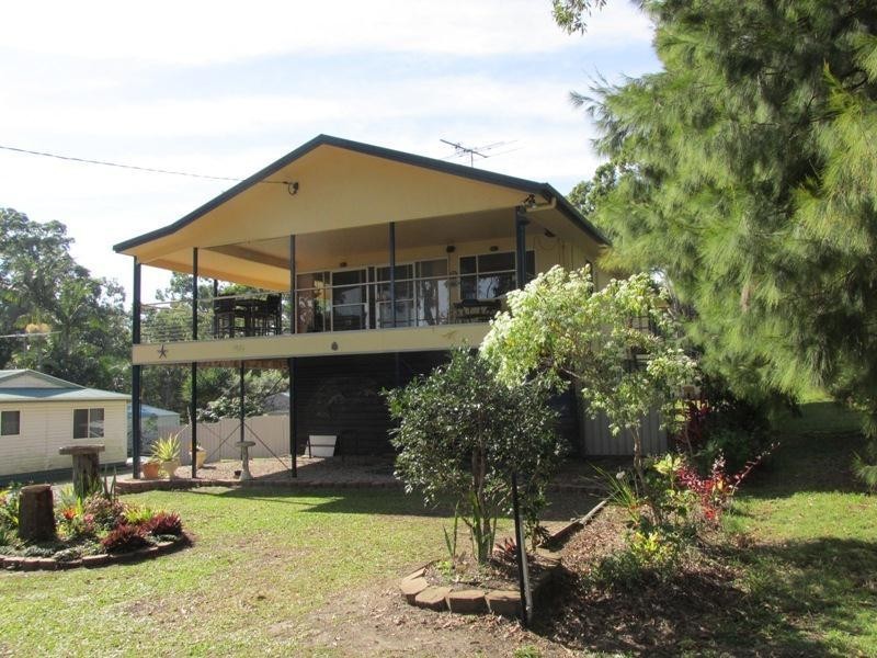 14 Whiting Street, Macleay Island QLD 4184