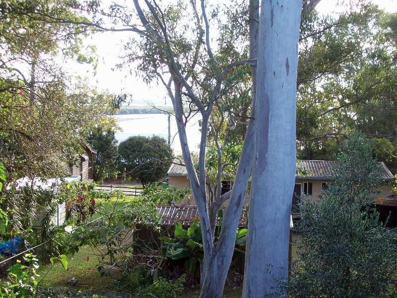 25 High Central Road, Macleay Island QLD 4184