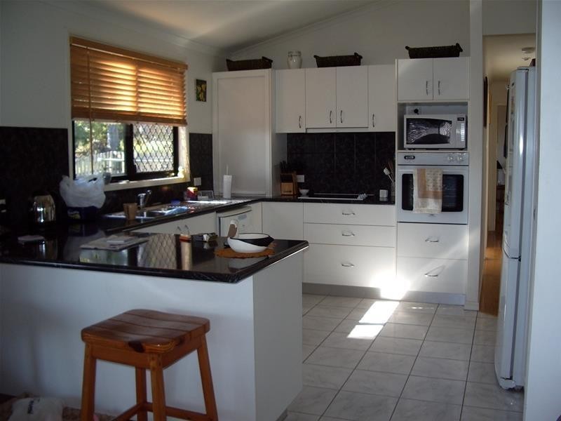 11 Cross Street, Macleay Island QLD 4184