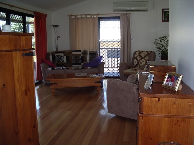 11 Cross Street, Macleay Island QLD 4184