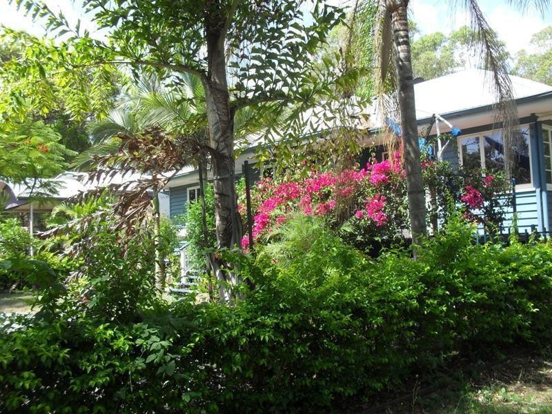 18 Coast Road, Macleay Island QLD 4184