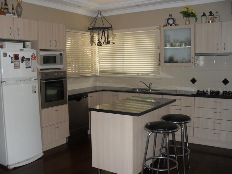 18 Coast Road, Macleay Island QLD 4184