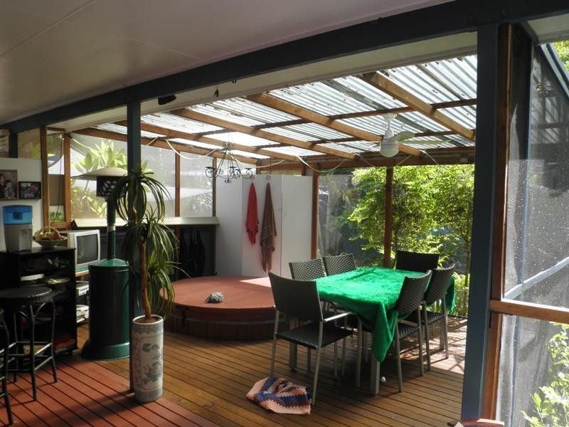 18 Coast Road, Macleay Island QLD 4184