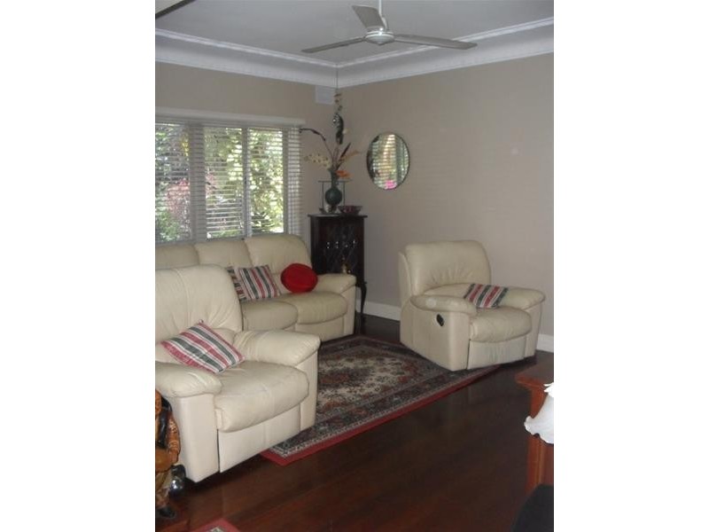 18 Coast Road, Macleay Island QLD 4184