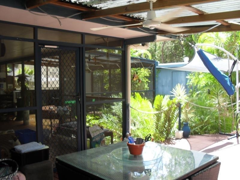 18 Coast Road, Macleay Island QLD 4184