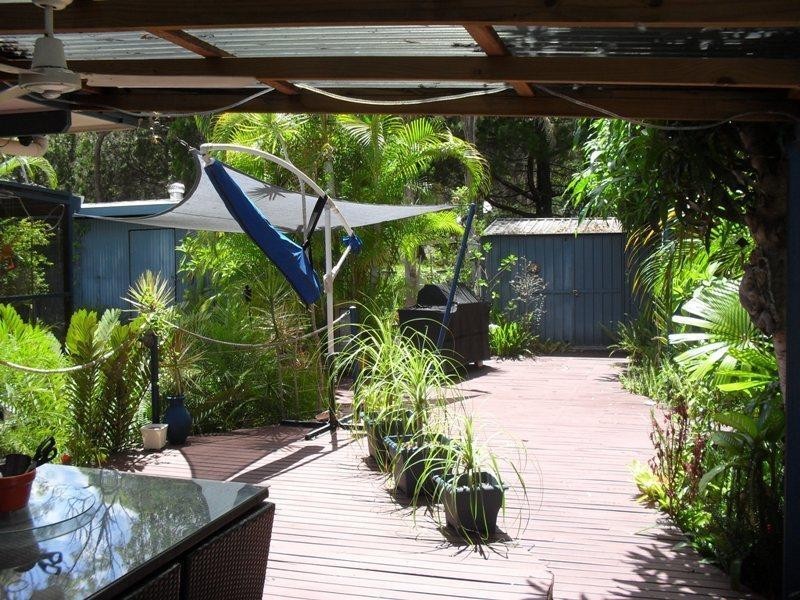 18 Coast Road, Macleay Island QLD 4184