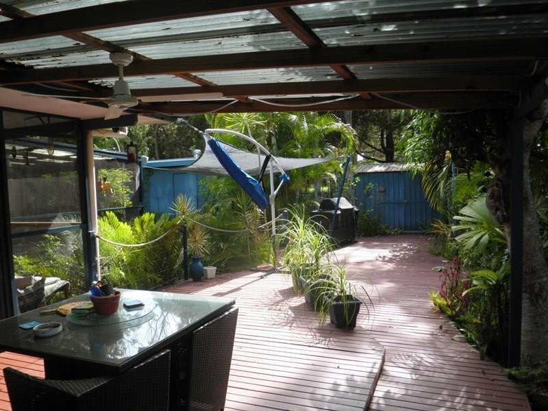 18 Coast Road, Macleay Island QLD 4184