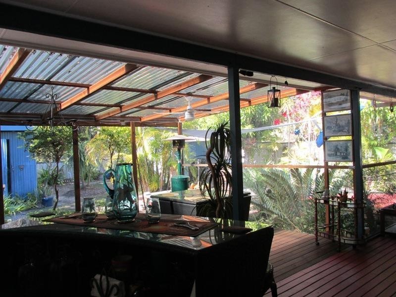 18 Coast Road, Macleay Island QLD 4184