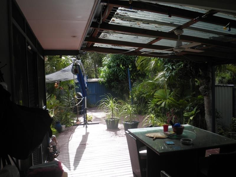 18 Coast Road, Macleay Island QLD 4184