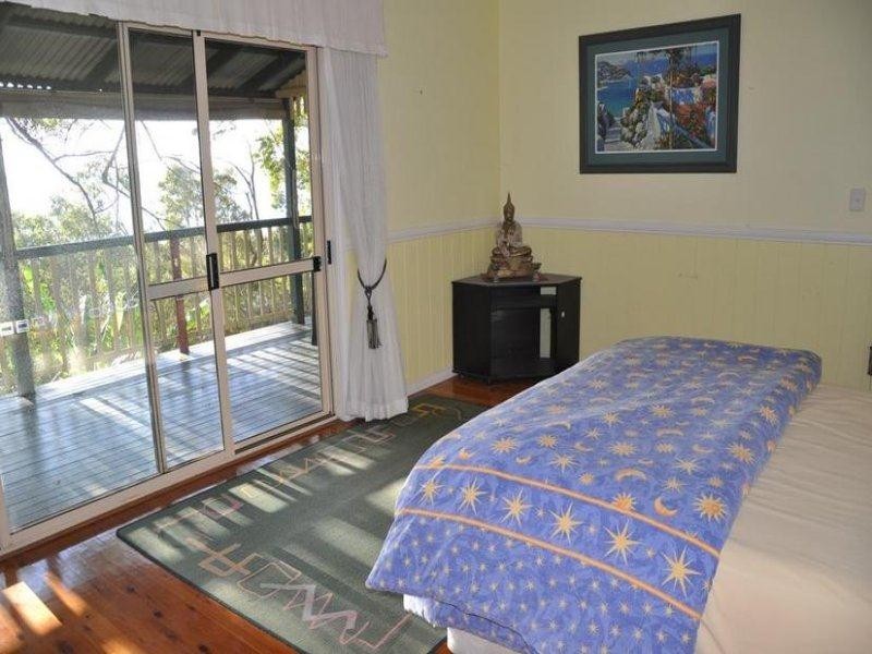 31 Coast Road, Macleay Island QLD 4184