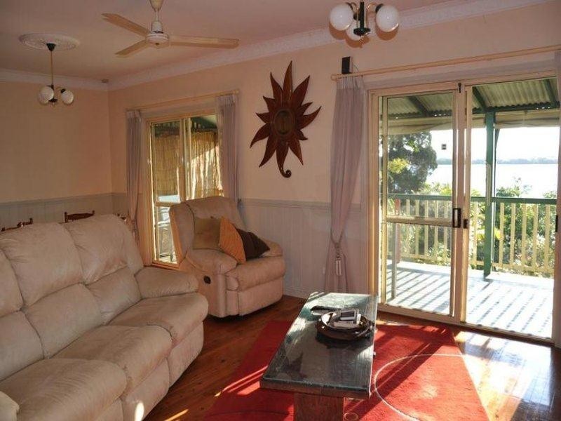 31 Coast Road, Macleay Island QLD 4184