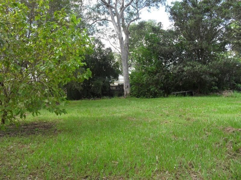 24 Cliff Terrace, Macleay Island QLD 4184
