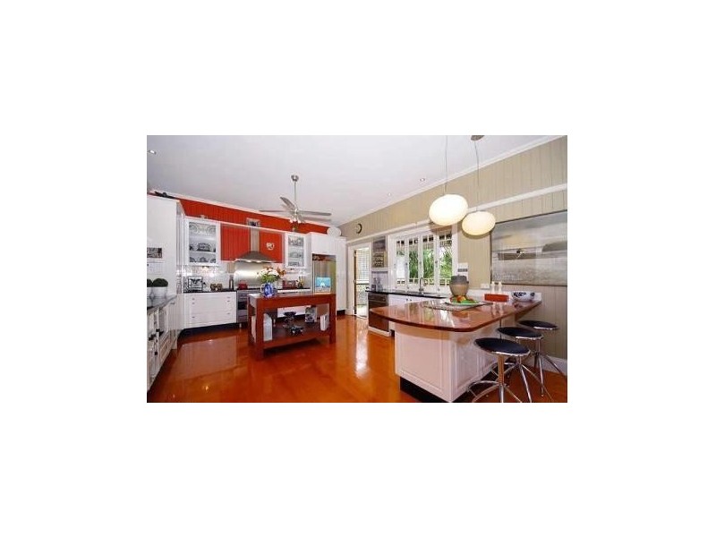 14 Frank Street, Norman Park QLD 4170