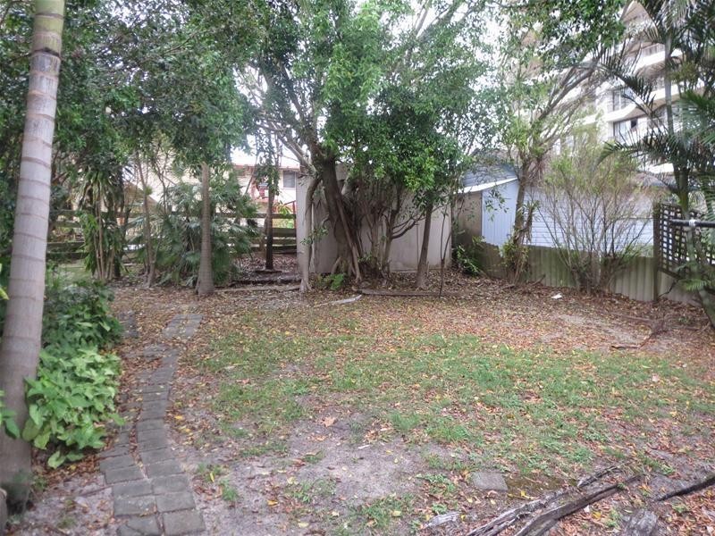 33 Pacific Street, Main Beach QLD 4217