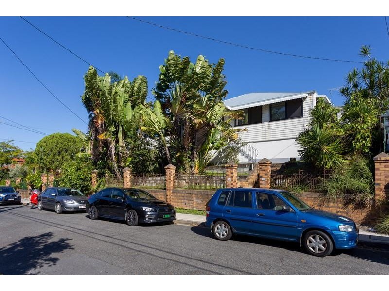 2/15 Ross Street, Woolloongabba QLD 4102