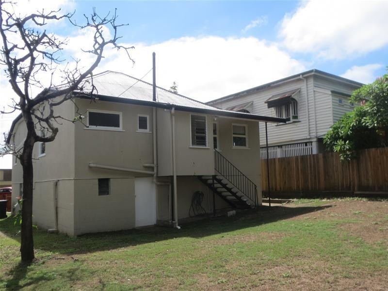 15 Mossgrove Street, Woolloongabba QLD 4102