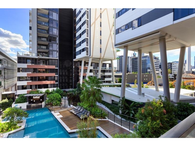 1028/9 Edmondstone Street, South Brisbane QLD 4101