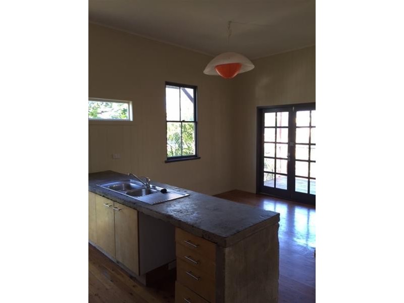 57 Mossgrove Street, Woolloongabba QLD 4102