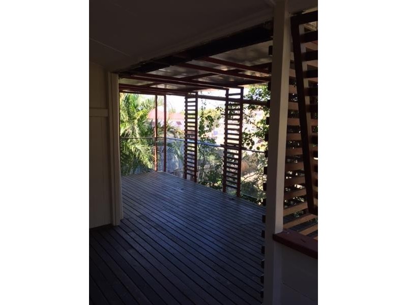 57 Mossgrove Street, Woolloongabba QLD 4102