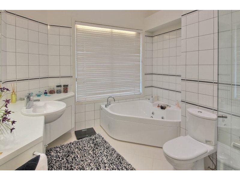 11 Capstan Place, Macgregor QLD 4109