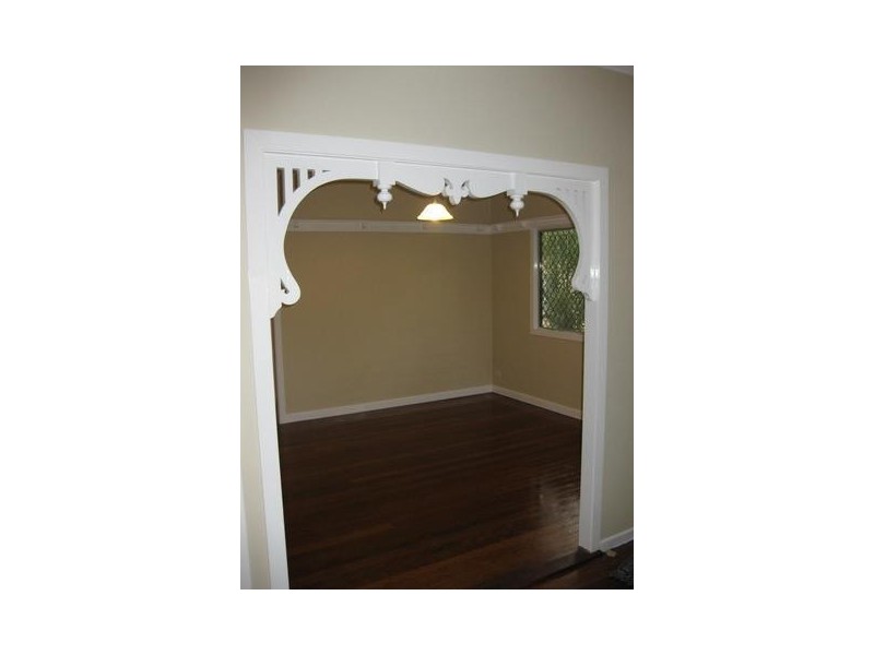 40 Logan Avenue, Oxley QLD 4075