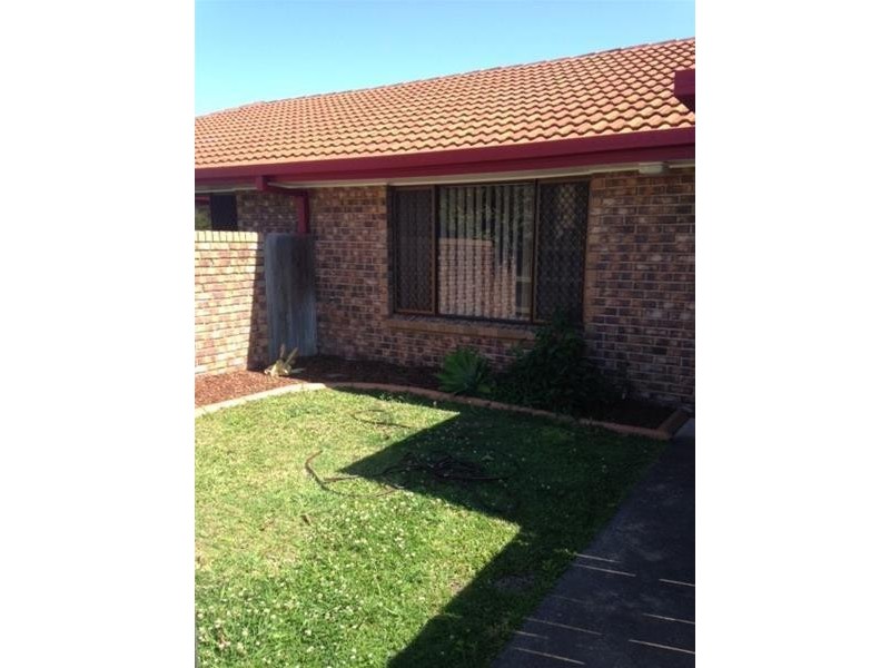 2/11 Emsworth Street, Wynnum QLD 4178